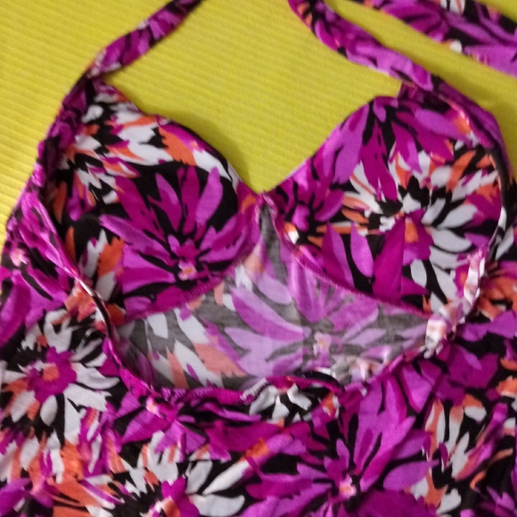 Y2K DEB 90s floral halter top - Picture 3 of 6